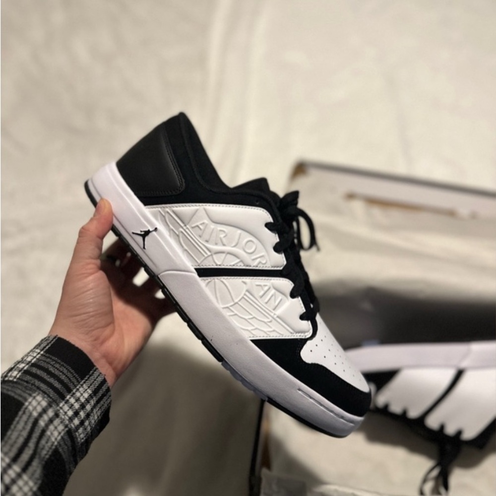 Jordan Men's Black and White Sneakers